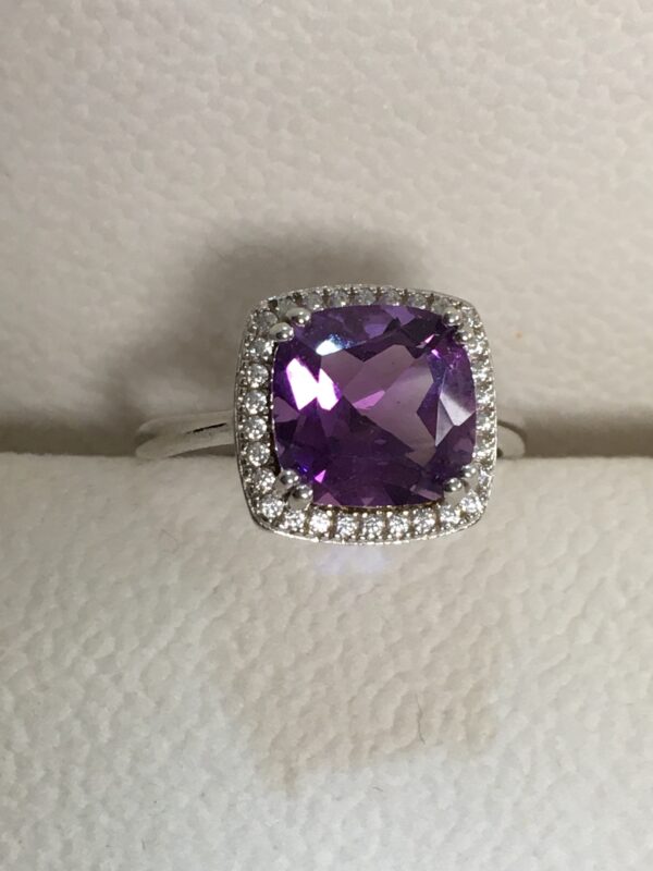 Violet Aura: The Amethyst Brilliance Ring