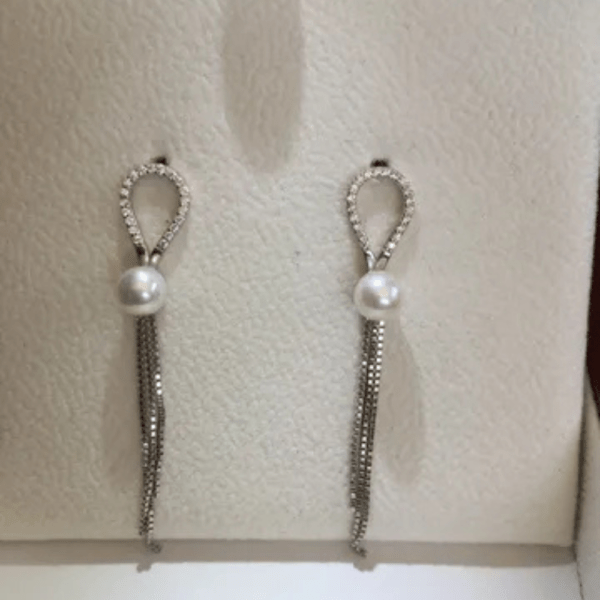 Beautiful Silver/White Pearl Earrings